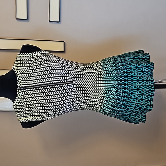 Nic+Zoe Ombre Peplum Sleeveless Top - Picture 3 of 5